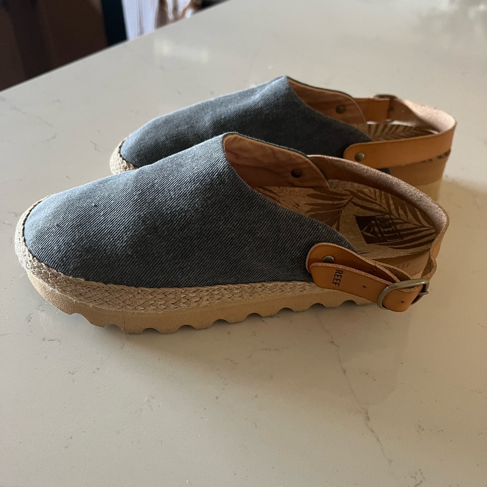 REEF Casual Slip-On Espadrille Clogs with Leather Strap - Picture 2 of 4